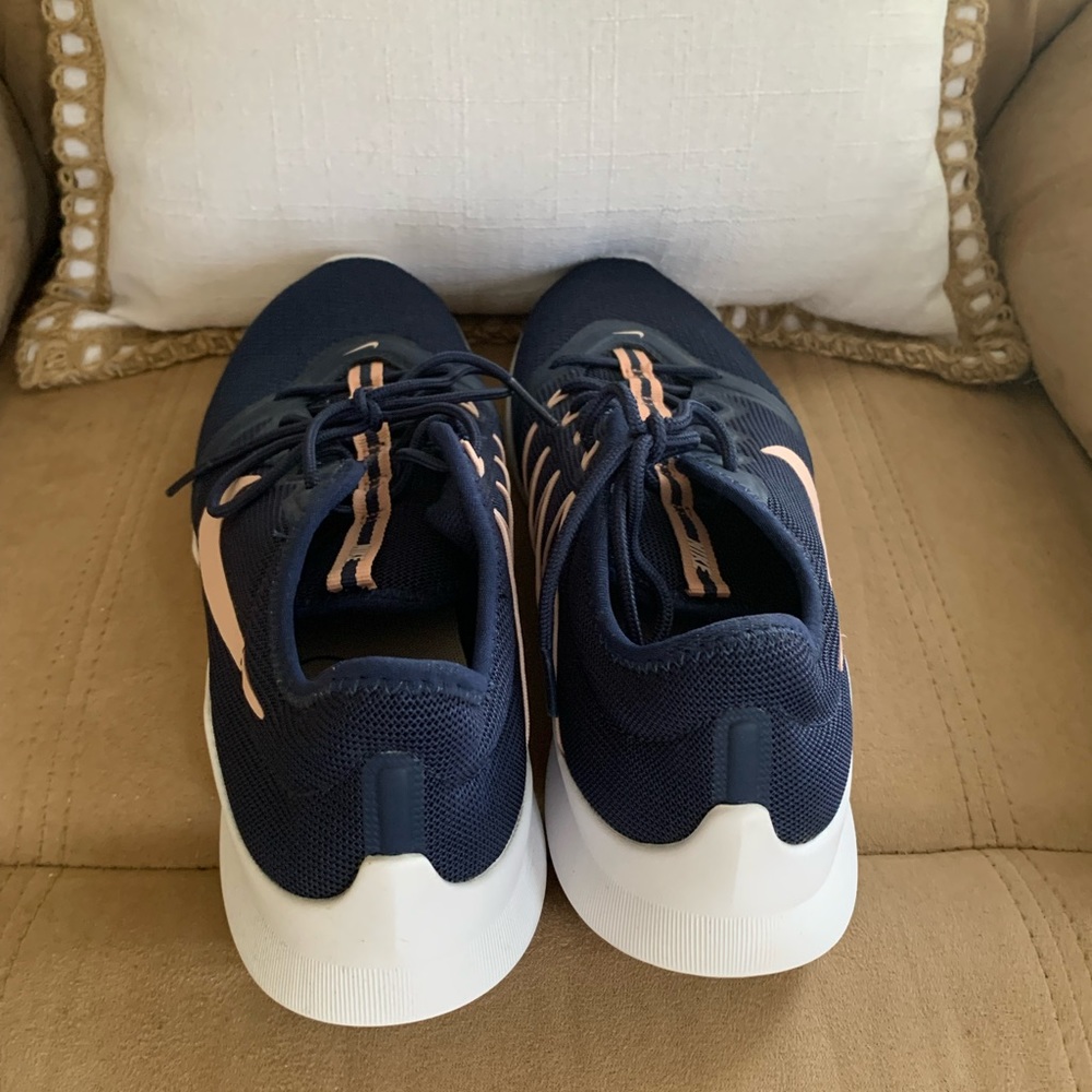 Like new Nike racer running shoes - Picture 4 of 7